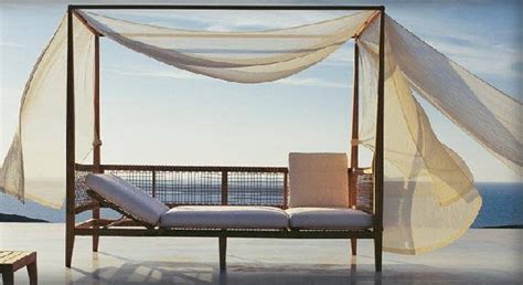 Is there anything more romantic than the canopy bed? Romantic Outdoor Canopy Beds
