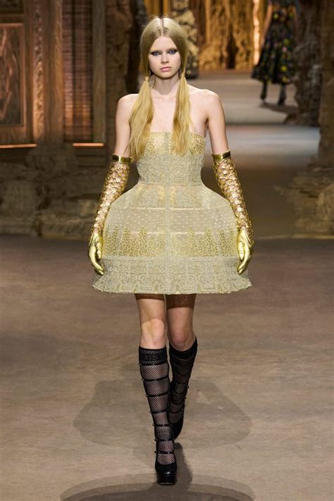 Paris Fashion Week Spring The Theatrics Of It All Azheadlines