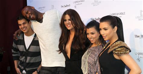 Rob Kardashian Kris Jenner Praying For Lamar Odom Cbs News