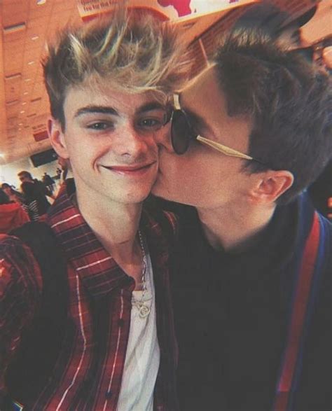 i know this is fake lol corbyn besson gay couple why dont we imagines why dont we band zach