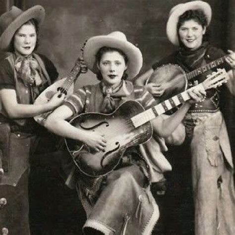 Pin By Salva Dora On Womin Who Rock Vintage Photographs Cowgirl Old Photos