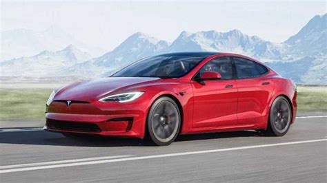 Tesla Model S Plaid McLaren LT ye karşı