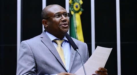 Carta supostamente escrita por lázaro é entregue à polícia de go. Vereador de Salvador, Irmão Lázaro está internado em ...