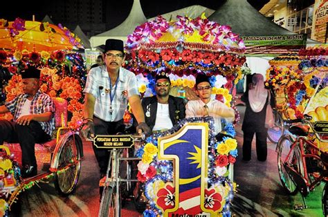 Acara kayuhan basikal klasik gabungan lima negeri 2013. Basikal Melaka: Perarakan Kenderaan Klasik bersempena ...