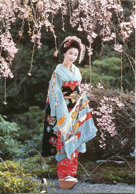 Geisha Japanese Traditional Dress Traditional Dresses Japan Fashion