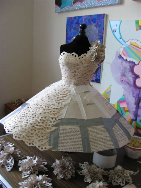 resultado de imagen para vestidos de papel recycled gown recycled costumes paper fashion diy