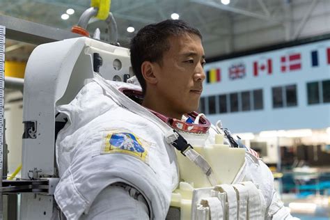 Meet Jonny Kim A 36 Year Old Nasa Astronaut Harvard Doctor And Former Navy Seal
