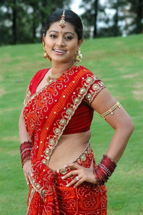 indian movie actress sneha navel show in saree