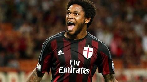 Luiz Adriano Napušta Milan Ali Ostaje U Seriji A Sportsport Ba