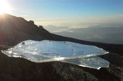 Tidak Sampai Dua Bulan Ketulan Ais Di Gunung Kinabalu Muncul Lagi