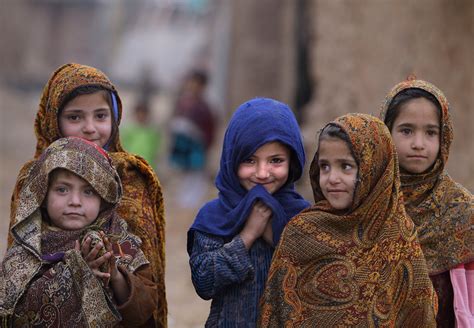 Tywkiwdbi Tai Wiki Widbee A Smile From An Afghan Refugee Girl