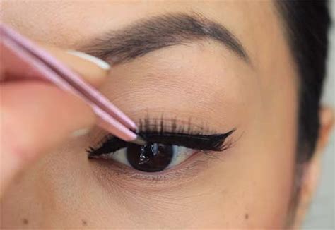How To Apply Liquid Eyeliner Step By Step Tutorial With Pictures