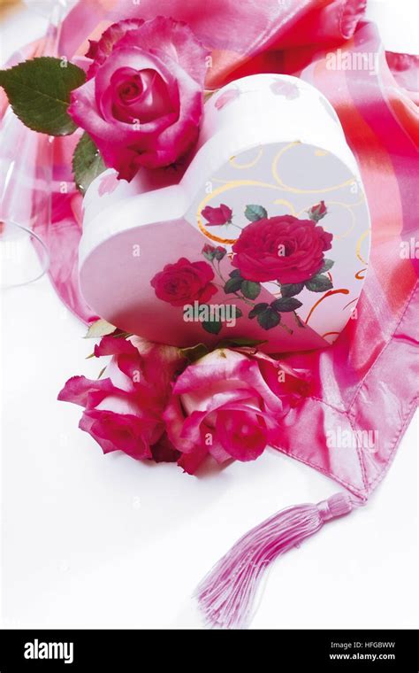 Heart Shaped T Box With Roses On A Silky Cloth Stock Photo Alamy