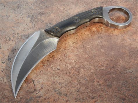 Can Anyone Identify Whowhat Company Makes This Knife I Want To Get A
