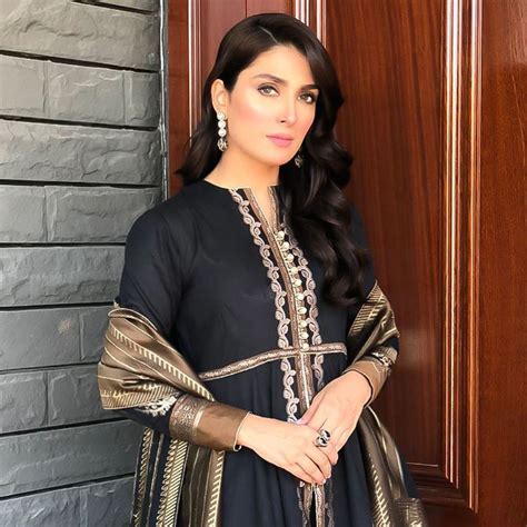 Ayeza Khan Looking Gorgeous In This Beautiful Black Outfit Reviewitpk
