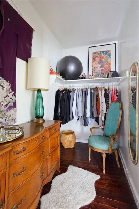 How you organize your closet will differ slightly based on the space you have, the size of your wardrobe, and the kind of tape measure: 15 ways to Organize Your Bedroom Closets ( Wardrobes )