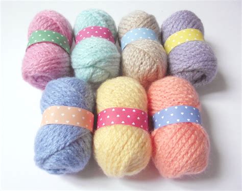 Drop the yarn and add in skein 2; Fake skein of yarn amigurumi - Petits Pixels