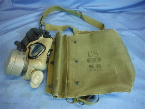 ukg 0056 korean war era us m9a1 gas mask with carrier us military antiques and museum 49 95