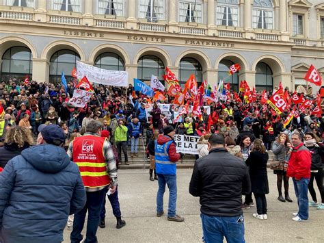 Manifestation Du 7 Mars à Saint Etienne 50 000 Personnes Selon Les