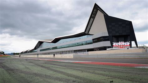 First held in 1926, the british grand prix has been held annually since 1948 and has been a round of the fia formula one world championship. 30 Amazing And Fascinating Facts About Silverstone - Tons ...