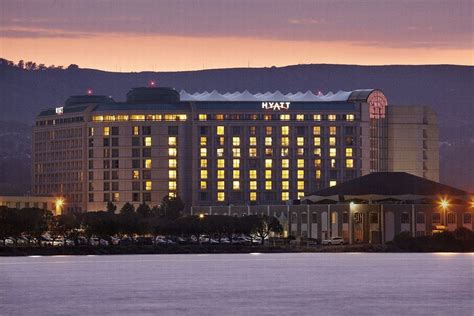 This burlingame hotel provides complimentary wireless internet access. Hotel Crowne Plaza San Francisco International Airport ...