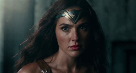 Wonder Woman Battles Steppenwolf In First Justice League Clip Batman News