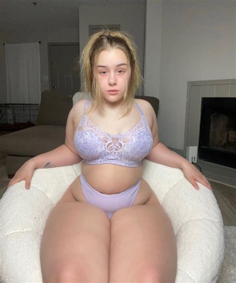 What Is The Name Of This Super Thiccc Model Zoey Uso 1252981
