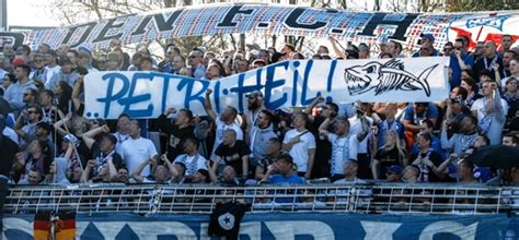 Er macht sein hobby zum beruf. Carl Zeiss Jena vs. Hansa Rostock: Petri heil! Fliegende ...