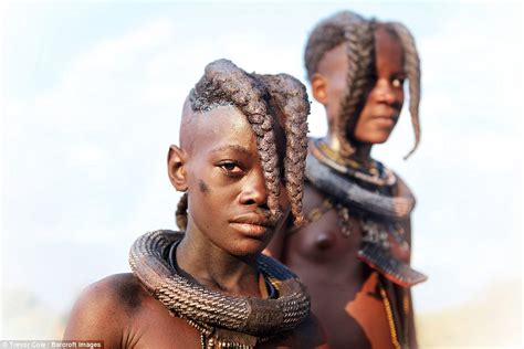 Namibias Himba Tribe Pictured In Stunning Images Daily Mail Online