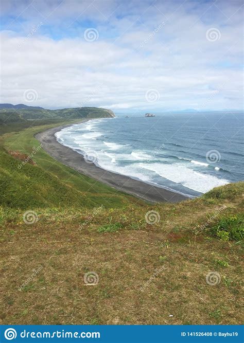 Coastline Of Pacific Ocean Stock Photo Image Of Meadow 141526408