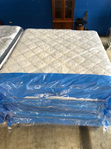 Entirely made and assembled in quebec. KING SIZE SIMMONS BEAUTYREST IMPERIAL WHITE LABEL MATTRESS ...