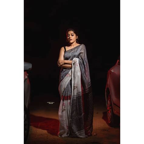 Indian Tv Actress Model Rashmi Gautam Wallpapers In Indian Traditional Black Sleeveless Saree