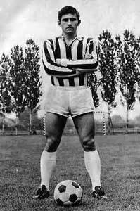 From 1974 to 1979 he made 21 appearances and scored 5 goals for the hungarian national football. Fekete László