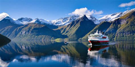 Hurtigruten Il Postale Dei Fiordi Norvegesi