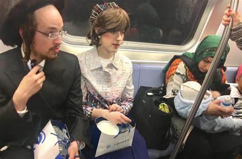 Photo Of Hasidic Jewish Couple Muslim Mother On Nyc Subway Goes Viral Jewish Telegraphic Agency