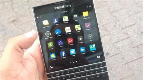 Nieuwe Beelden Vierkant Blackberry Toestel Duiken Op Tech Nunl