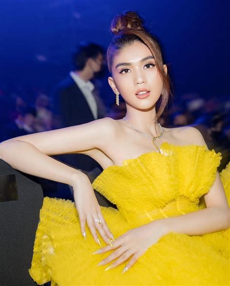 Ngọc Trinh On Instagram 💛💛💛 Ngoctrinh Wechoiceawards2020 Wechoice