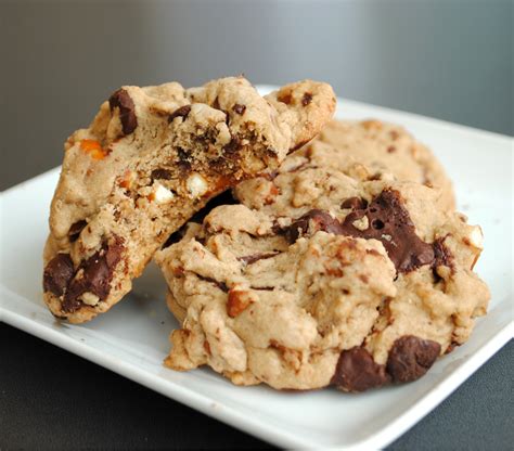 In a medium bowl or a stand mixer bowl, cream the butter and both sugars together until smooth and lighter in color. Leanne bakes: Chocolate Chip Pretzel Cookies
