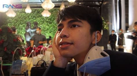 Di video ini aku ~*~*~*~* belajar bahasa inggris otodidak, fiki naki belajar bahasa inggris otodidak, fiki naki ometv. Diajak Nikah Cewek Rusia, Dimas 'Kembaran' Raffi Ahmad Kaget - Suara Sumsel
