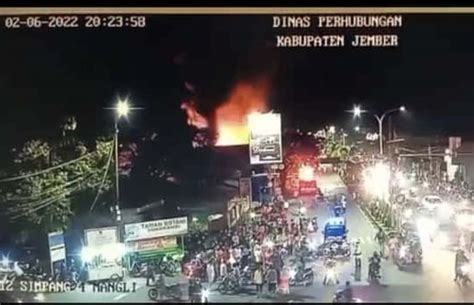 Sebuah Gudang Kasur Di Pasuruan Ludes Terbakar