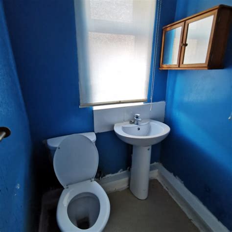 Free Toilet Sink Hand Basin In Ls10 Leeds Für Gratis Zum Verkauf Shpock At