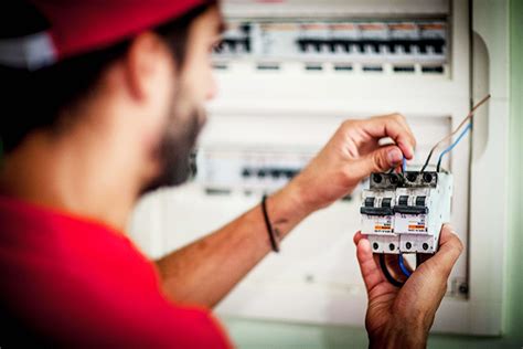 las 11 herramientas básicas del electricista