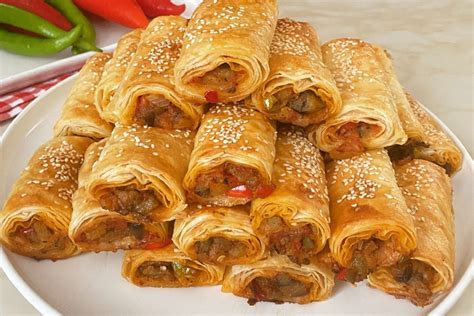 Patlıcanlı Börek Tarifi Nasıl Yapılır Yemek com Yemek com