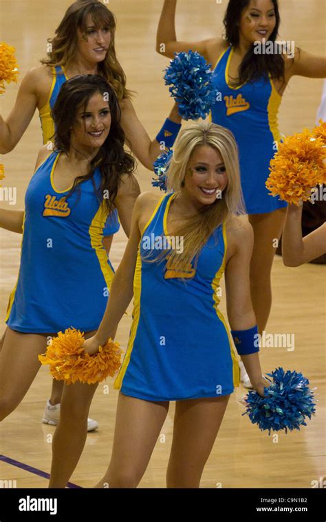 Ucla Cheerleaders Hi Res Stock Photography And Images Alamy