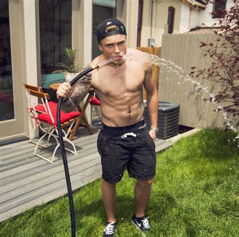 Pictures That Prove Gus Kenworthy Is Good At Skiing And Also Being