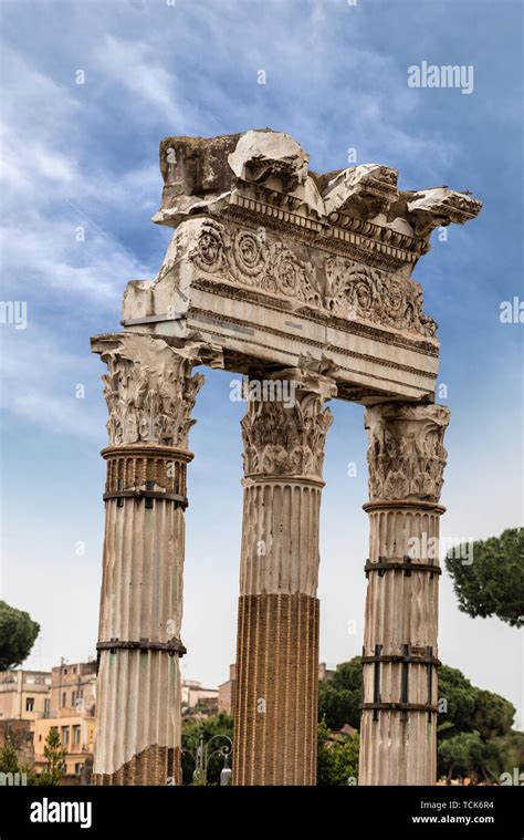 Templo De Venus Genetrix 46 Ac Con Columnas Y Capiteles De Estilo