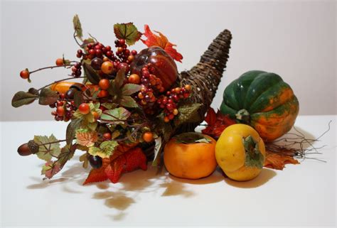 Committing to a raw food thanksgiving when the rest of the world seems dead set on turkey and potatoes can seem daunting at first, but if you know what you're doing, it can be a great experience. So Many Things To Love: A Raw Food Thanksgiving: Mock ...