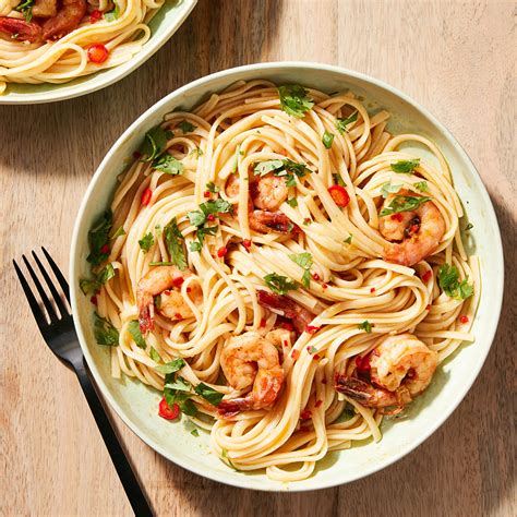 I like to prepare my curry paste using a thai mortar and pestle, but alternatively you could use a food i used the paste to make red curry with chicken for a dinner party, and my guests raved; Red Curry Shrimp Linguine Recipe - Rachael Ray In Season
