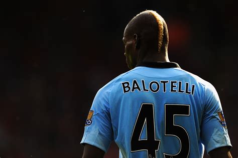 Soccer balls manchester united fc manchester city wayne rooney vincent kompany paul scholes 1920x sports football hd art. Top 10 haircuts in today's game - 5. Mario Balotelli ...