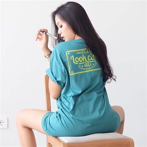 Nikmati gratis ongkir xtra, cashback s/d 100rb, & flash sale mulai dari rp1000! Foto Model Cewek Kaos Distro Cantik - Kumpulan Foto Model ...